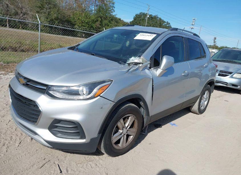 Photo 2 of 2018 Chevrolet Trax LT (VIN 3GNCJLSB0JL320148)