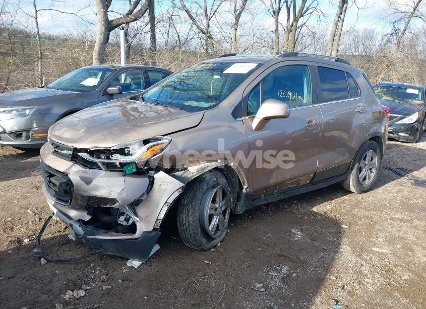 Photo 2 of 2018 Chevrolet Trax LT (VIN 3GNCJLSB0JL365087)