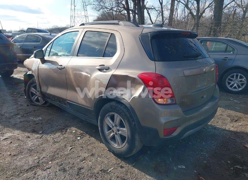 Photo 3 of 2018 Chevrolet Trax LT (VIN 3GNCJLSB0JL365087)
