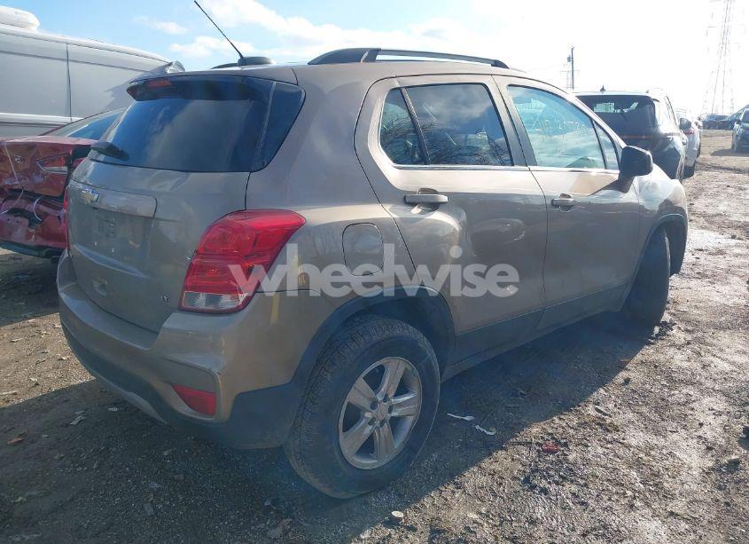 Photo 4 of 2018 Chevrolet Trax LT (VIN 3GNCJLSB0JL365087)