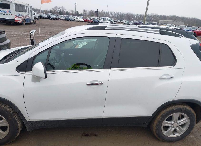 Photo 14 of 2019 Chevrolet Trax LT (VIN 3GNCJLSB0KL339851)