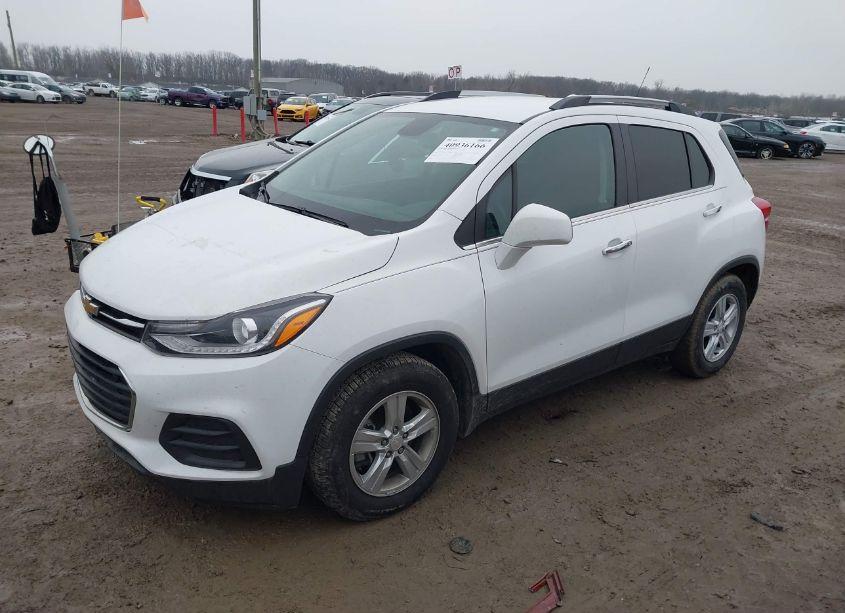 Photo 2 of 2019 Chevrolet Trax LT (VIN 3GNCJLSB0KL339851)