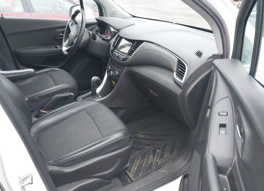 Photo 5 of 2019 Chevrolet Trax LT (VIN 3GNCJLSB0KL339851)