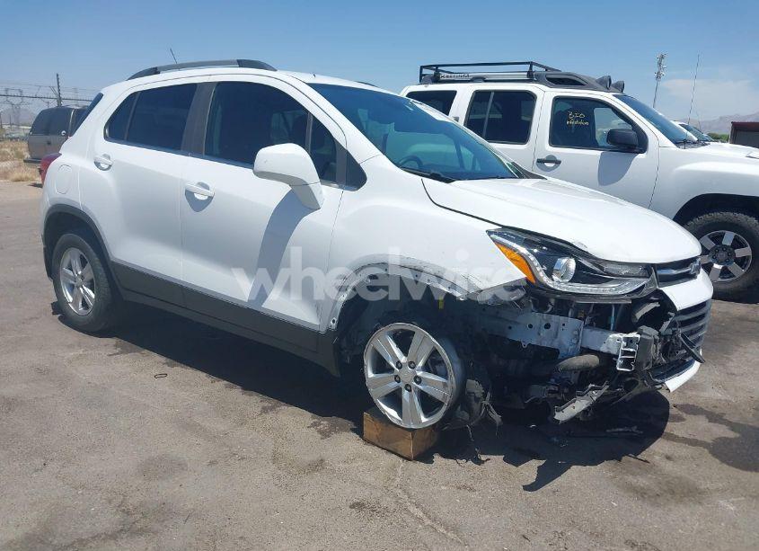 2020 Chevrolet Trax FWD LT (VIN 3GNCJLSB0LL215581) main photo