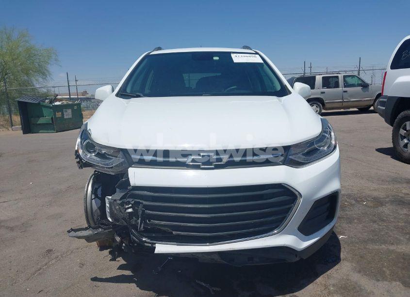 Photo 13 of 2020 Chevrolet Trax FWD LT (VIN 3GNCJLSB0LL215581)