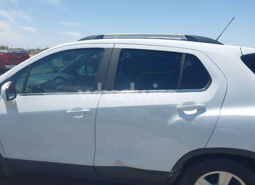 Photo 15 of 2020 Chevrolet Trax FWD LT (VIN 3GNCJLSB0LL215581)