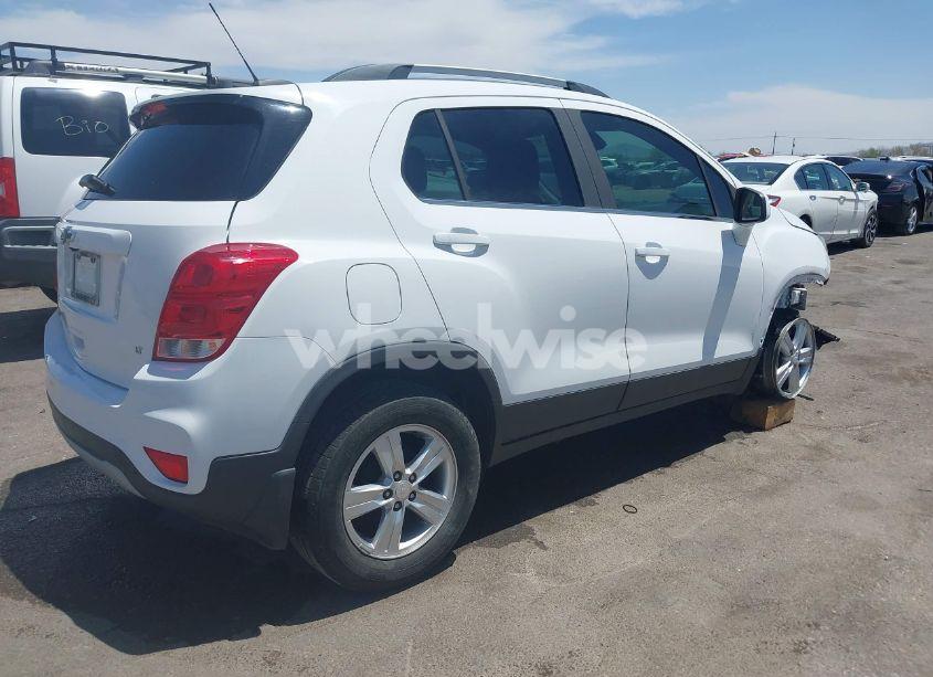 Photo 4 of 2020 Chevrolet Trax FWD LT (VIN 3GNCJLSB0LL215581)