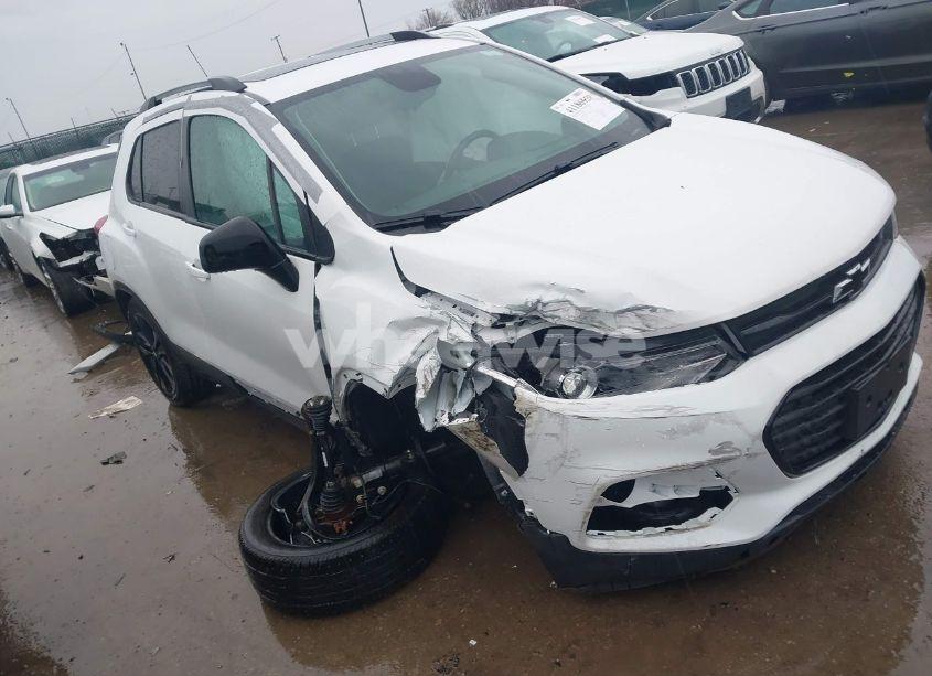 2020 Chevrolet Trax FWD LT (VIN 3GNCJLSB0LL228492) main photo
