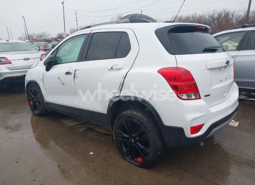 Photo 3 of 2020 Chevrolet Trax FWD LT (VIN 3GNCJLSB0LL228492)