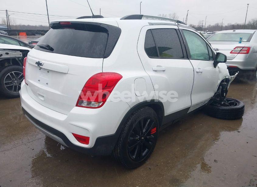 Photo 4 of 2020 Chevrolet Trax FWD LT (VIN 3GNCJLSB0LL228492)