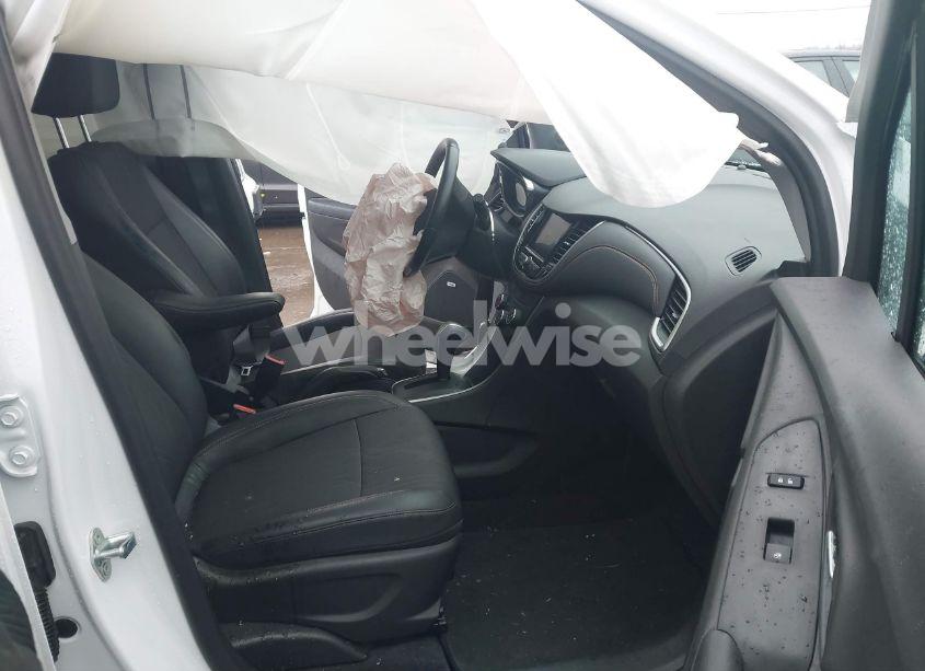 Photo 5 of 2020 Chevrolet Trax FWD LT (VIN 3GNCJLSB0LL228492)