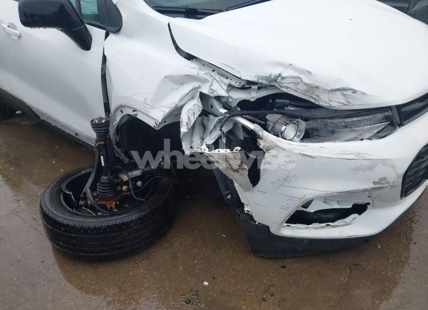 Photo 6 of 2020 Chevrolet Trax FWD LT (VIN 3GNCJLSB0LL228492)