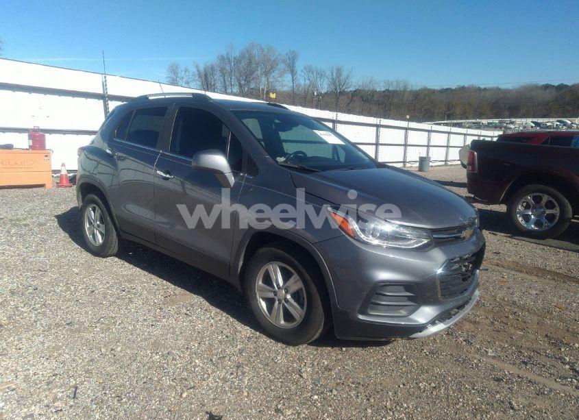2020 Chevrolet Trax FWD LT (VIN 3GNCJLSB0LL236298) main photo