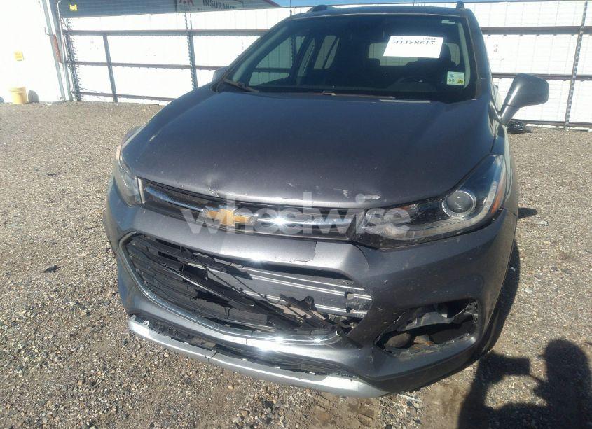 Photo 6 of 2020 Chevrolet Trax FWD LT (VIN 3GNCJLSB0LL236298)