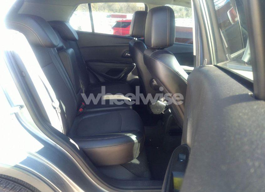 Photo 8 of 2020 Chevrolet Trax FWD LT (VIN 3GNCJLSB0LL236298)