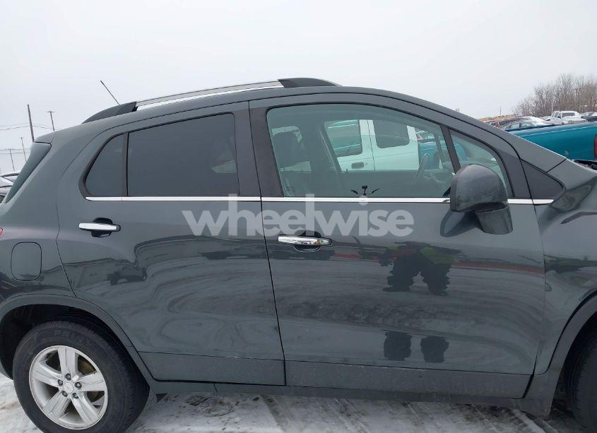 Photo 13 of 2020 Chevrolet Trax FWD LT (VIN 3GNCJLSB0LL271021)