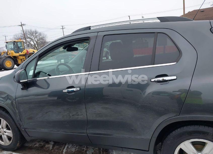 Photo 14 of 2020 Chevrolet Trax FWD LT (VIN 3GNCJLSB0LL271021)
