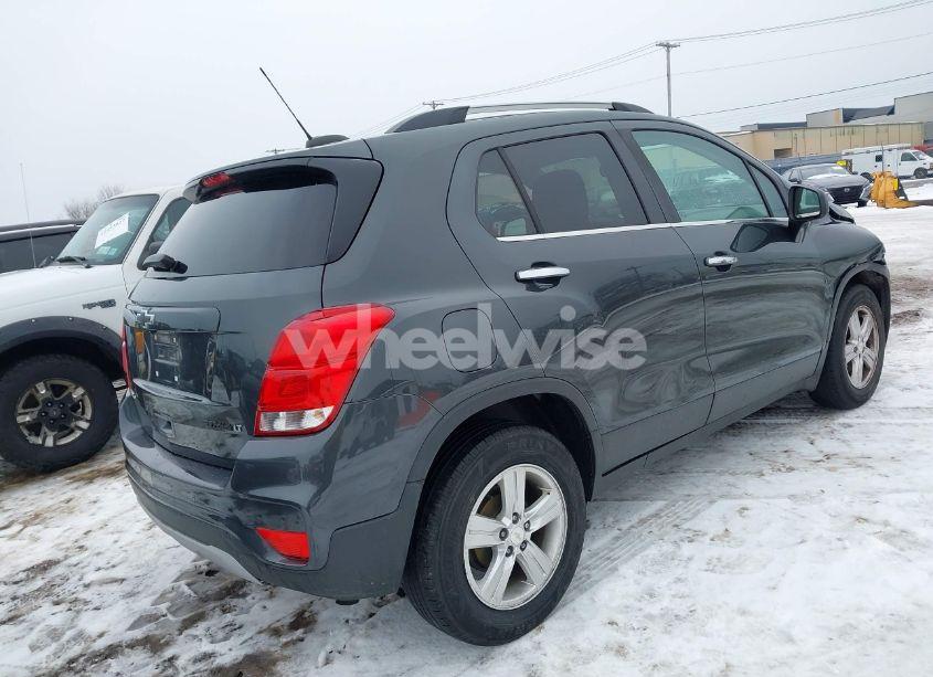 Photo 4 of 2020 Chevrolet Trax FWD LT (VIN 3GNCJLSB0LL271021)