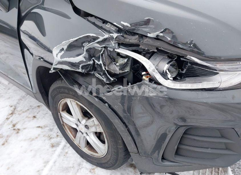 Photo 6 of 2020 Chevrolet Trax FWD LT (VIN 3GNCJLSB0LL271021)