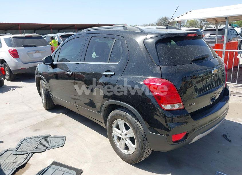 Photo 3 of 2020 Chevrolet Trax FWD LT (VIN 3GNCJLSB0LL316958)