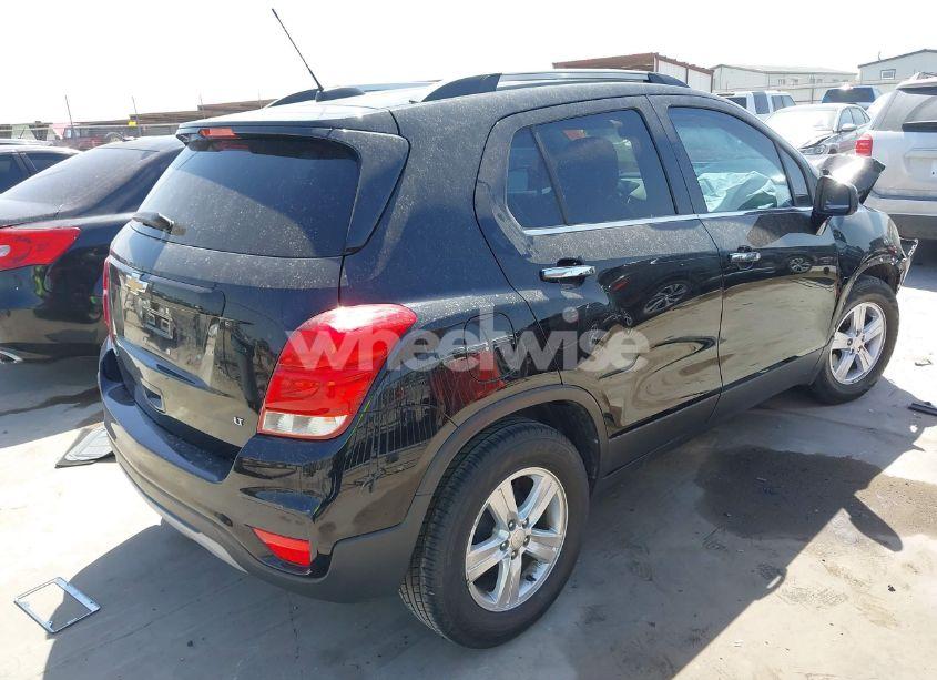 Photo 4 of 2020 Chevrolet Trax FWD LT (VIN 3GNCJLSB0LL316958)