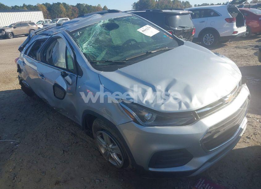 2020 Chevrolet Trax FWD LT (VIN 3GNCJLSB0LL318046) main photo