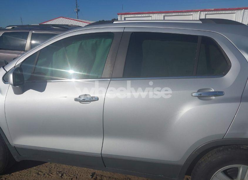 Photo 15 of 2020 Chevrolet Trax FWD LT (VIN 3GNCJLSB0LL318046)