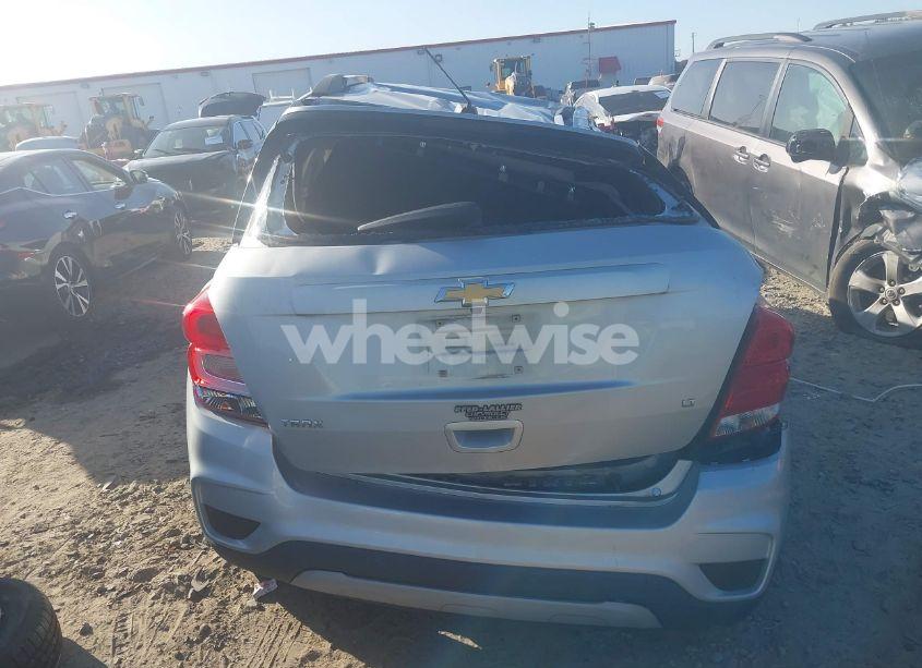 Photo 17 of 2020 Chevrolet Trax FWD LT (VIN 3GNCJLSB0LL318046)