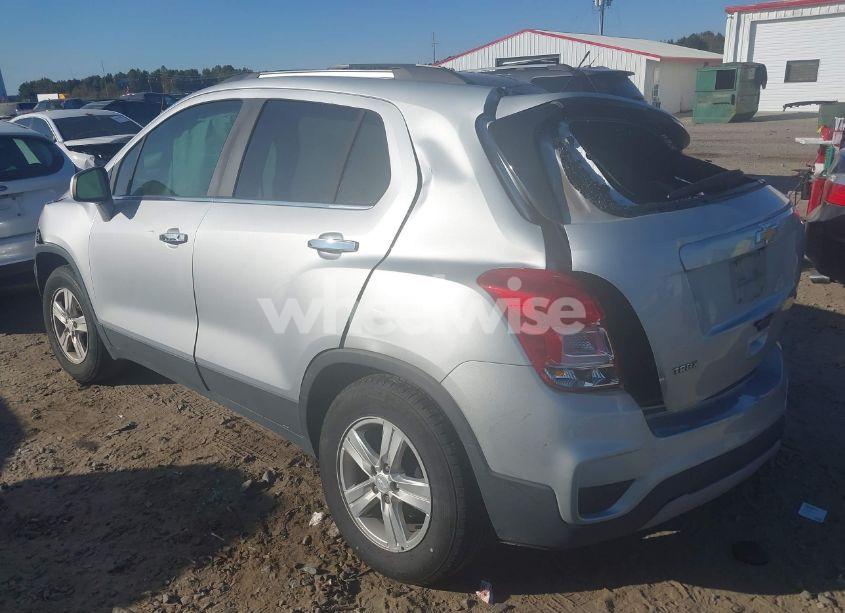 Photo 3 of 2020 Chevrolet Trax FWD LT (VIN 3GNCJLSB0LL318046)