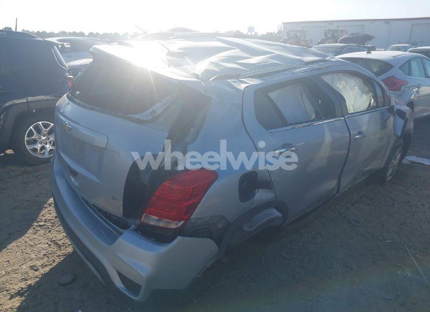 Photo 6 of 2020 Chevrolet Trax FWD LT (VIN 3GNCJLSB0LL318046)