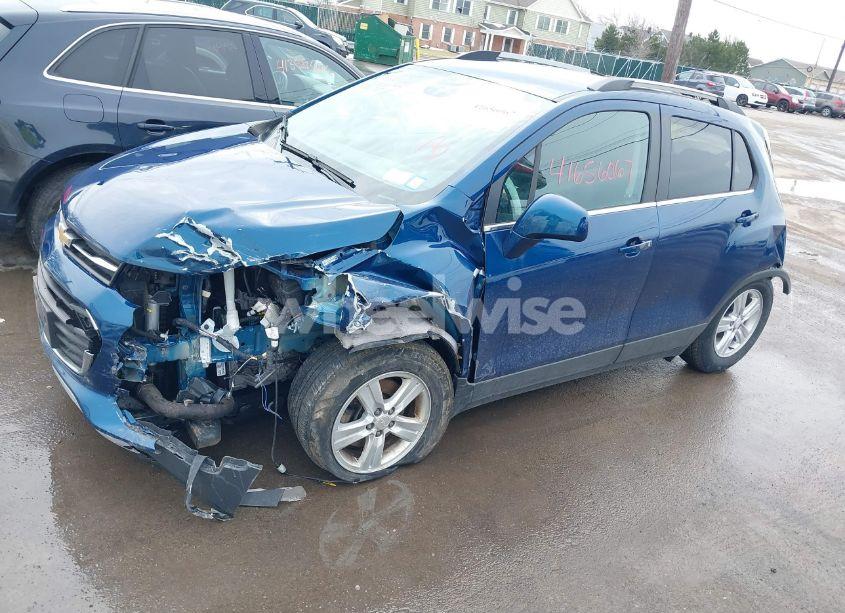 Photo 2 of 2020 Chevrolet Trax FWD LT (VIN 3GNCJLSB0LL326115)