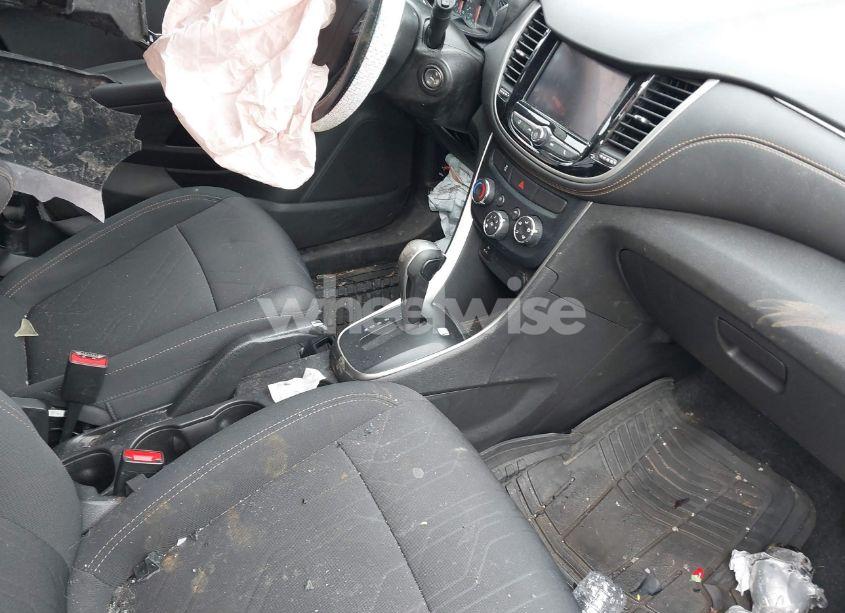 Photo 5 of 2020 Chevrolet Trax FWD LT (VIN 3GNCJLSB0LL326115)