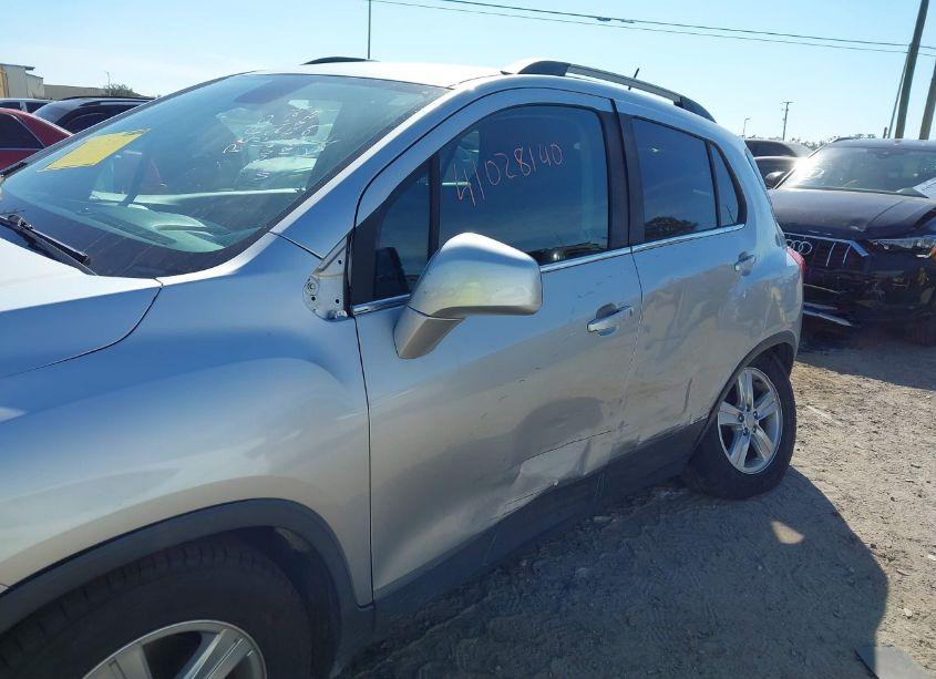 Photo 6 of 2016 Chevrolet Trax LT (VIN 3GNCJLSB1GL185609)