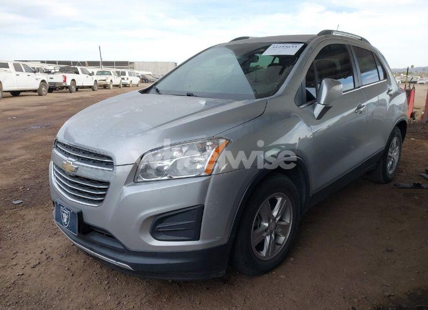 Photo 2 of 2016 Chevrolet Trax LT (VIN 3GNCJLSB1GL274032)