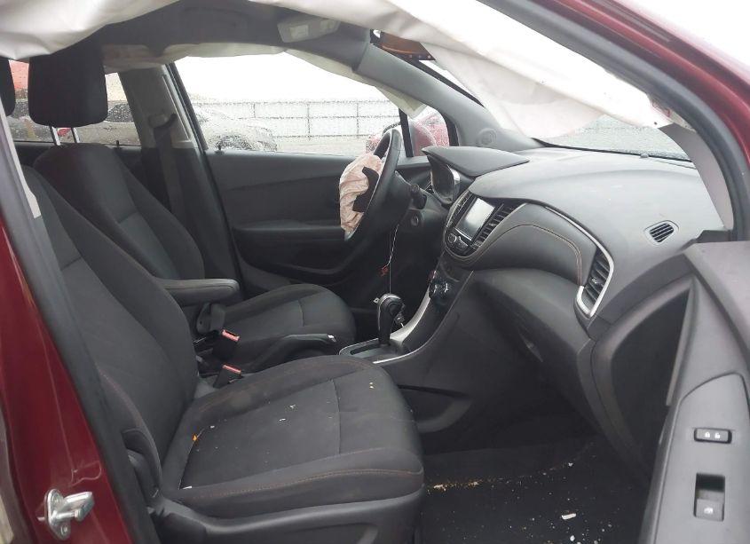 Photo 5 of 2017 Chevrolet Trax LT (VIN 3GNCJLSB1HL139909)