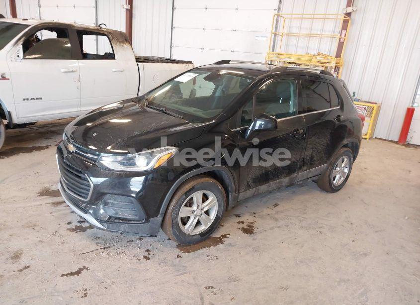 Photo 2 of 2017 Chevrolet Trax LT (VIN 3GNCJLSB1HL185997)