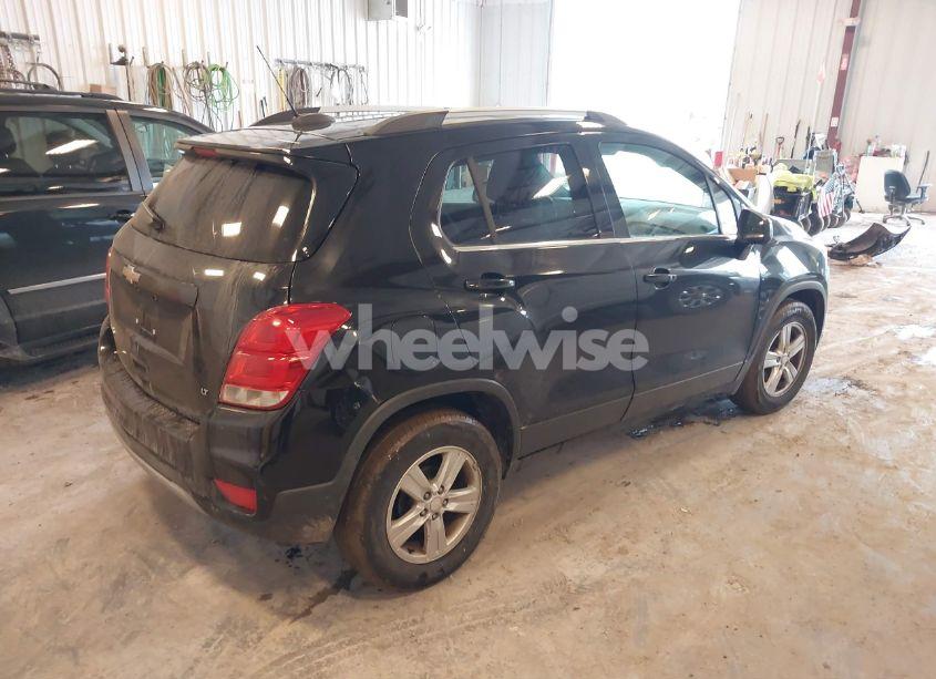 Photo 4 of 2017 Chevrolet Trax LT (VIN 3GNCJLSB1HL185997)