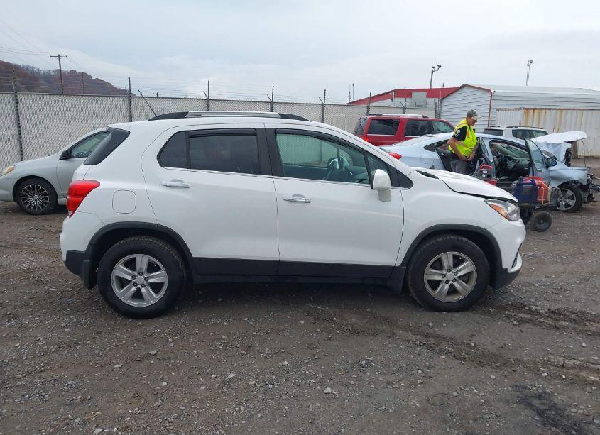 Photo 8 of 2017 Chevrolet Trax LT (VIN 3GNCJLSB1HL217766)