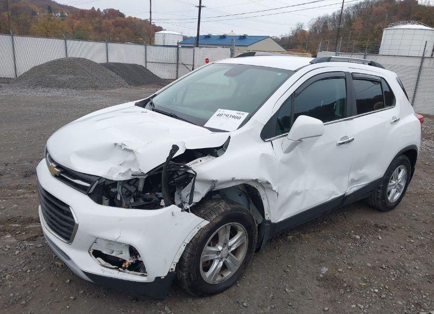 2017 Chevrolet Trax LT (VIN 3GNCJLSB1HL217766) main photo