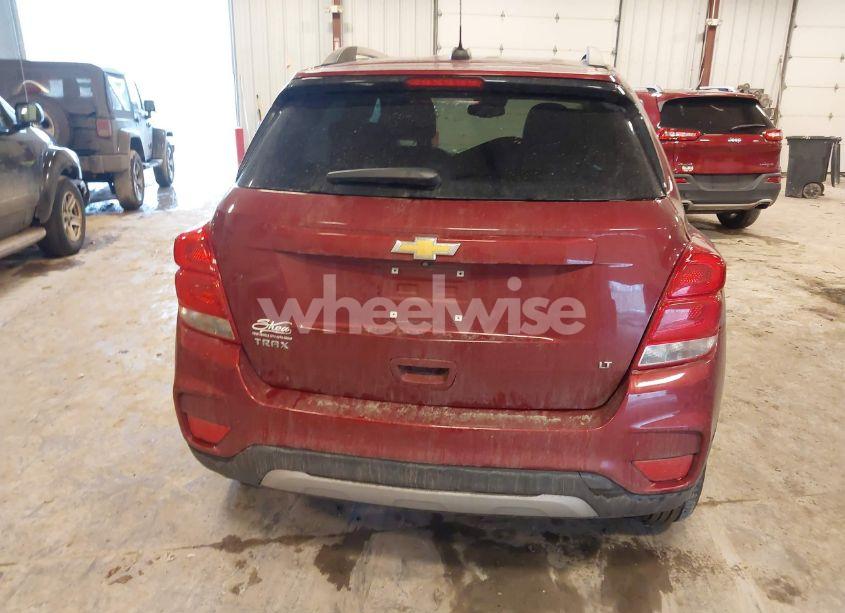 Photo 3 of 2018 Chevrolet Trax LT (VIN 3GNCJLSB1JL255388)