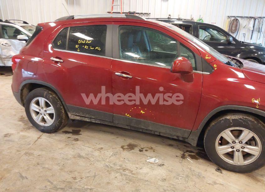 Photo 5 of 2018 Chevrolet Trax LT (VIN 3GNCJLSB1JL255388)