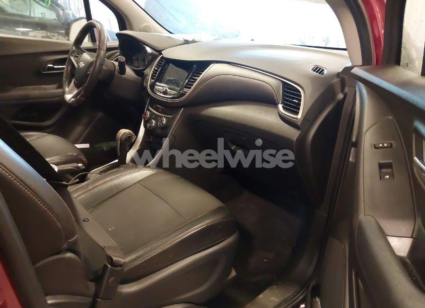 Photo 8 of 2018 Chevrolet Trax LT (VIN 3GNCJLSB1JL255388)