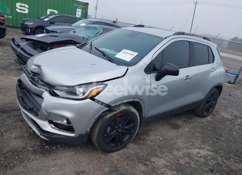 Photo 2 of 2018 Chevrolet Trax LT (VIN 3GNCJLSB1JL266021)