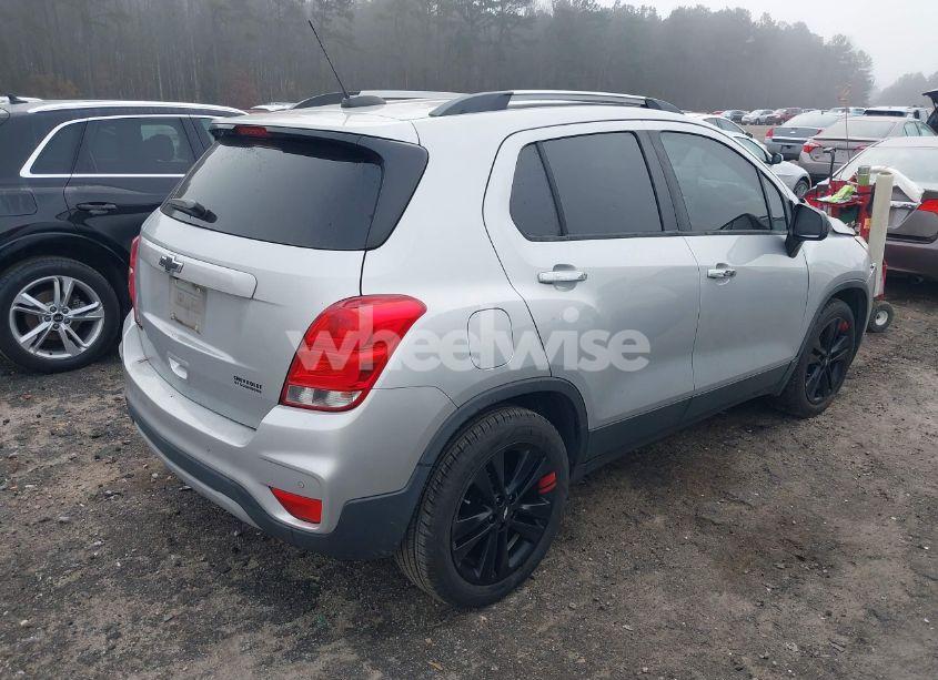 Photo 4 of 2018 Chevrolet Trax LT (VIN 3GNCJLSB1JL266021)