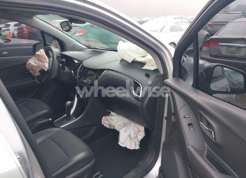 Photo 5 of 2018 Chevrolet Trax LT (VIN 3GNCJLSB1JL266021)