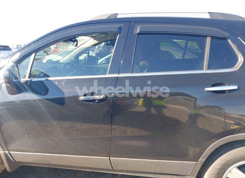 Photo 14 of 2018 Chevrolet Trax LT (VIN 3GNCJLSB1JL286172)