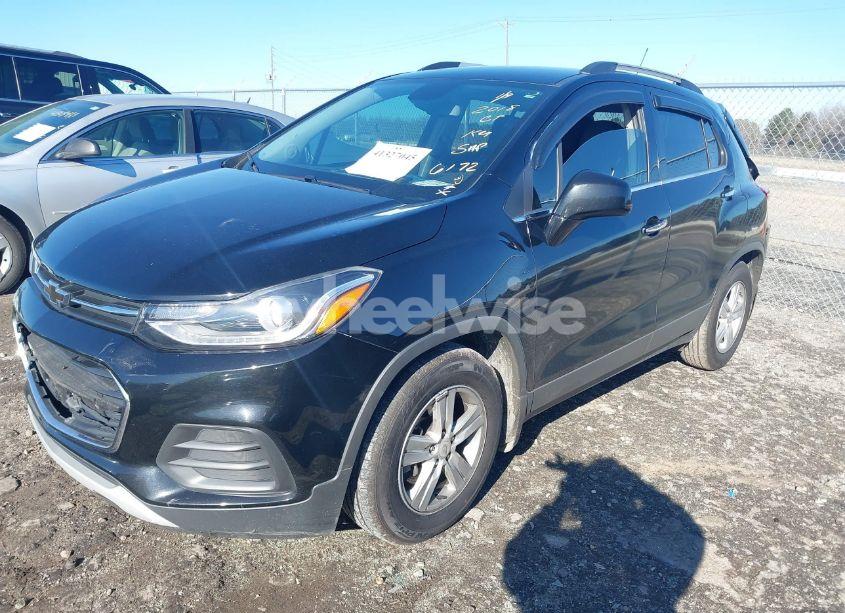 Photo 2 of 2018 Chevrolet Trax LT (VIN 3GNCJLSB1JL286172)