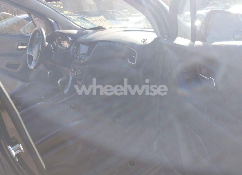 Photo 5 of 2018 Chevrolet Trax LT (VIN 3GNCJLSB1JL286172)