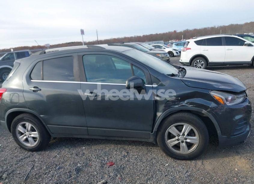Photo 13 of 2018 Chevrolet Trax LT (VIN 3GNCJLSB1JL292229)