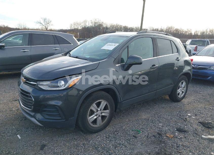 Photo 2 of 2018 Chevrolet Trax LT (VIN 3GNCJLSB1JL292229)